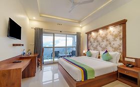 Treebo Windsong Resort Munnar, Tea Plantation View